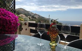 Olivos Holiday Home